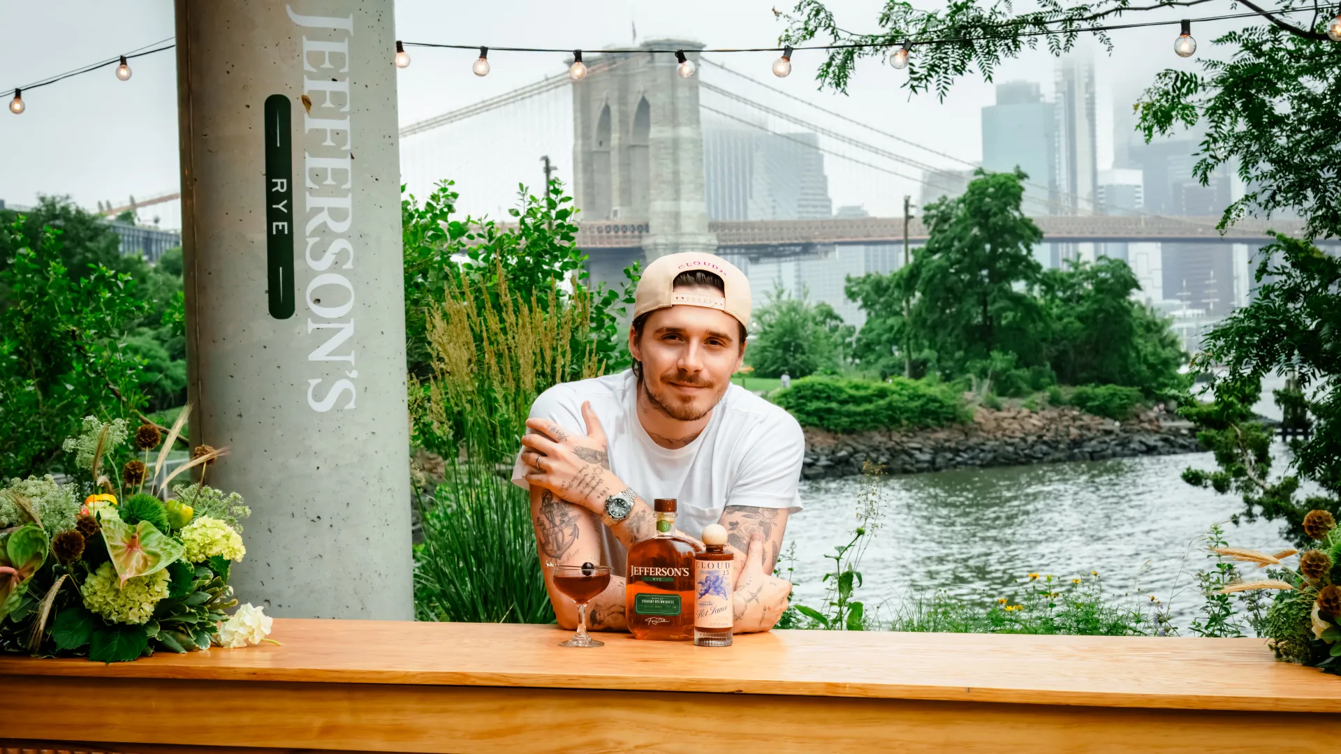Con trai cả nhà Beckham và chiến lược bán hot sauce triệu đô: Xóa tên mình khỏi sản phẩm để không ai gọi đây là