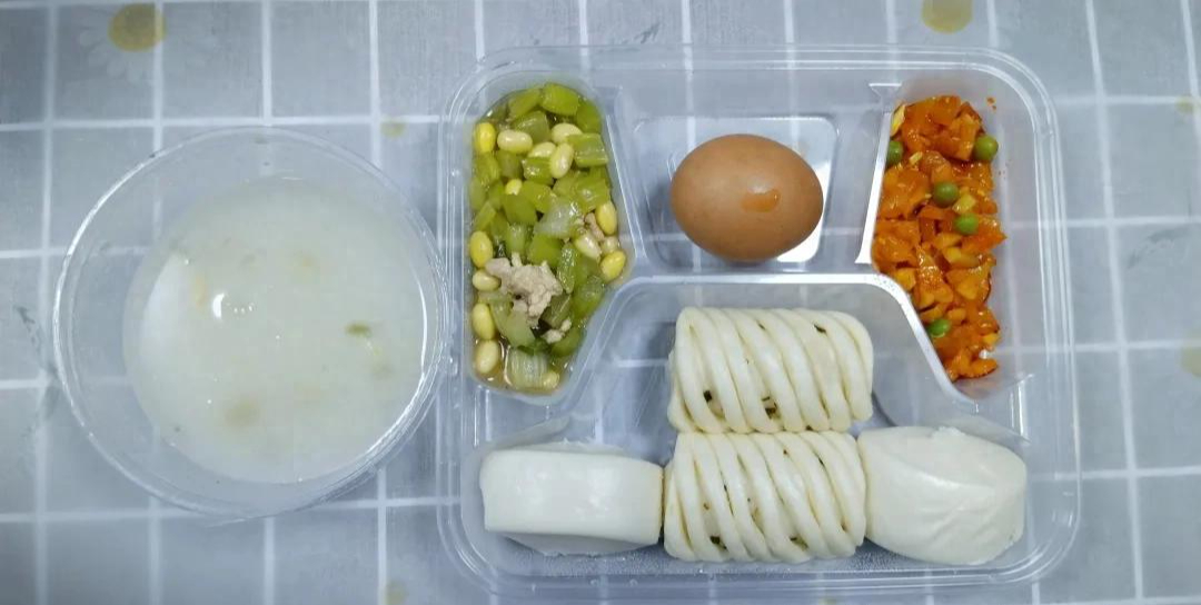 Một ngày trong cuộc sống của người đàn ông 36 tuổi có tỷ lệ tiết kiệm hơn 80%: Không mua sắm tùy hứng, tự mang cơm đi làm và trồng rau để ăn- Ảnh 1. Một ngày trong cuộc sống của người đàn ông 36 tuổi có tỷ lệ tiết kiệm hơn 80%: Không mua sắm tùy hứng, tự mang cơm đi làm và trồng rau để ăn- Ảnh 1.
