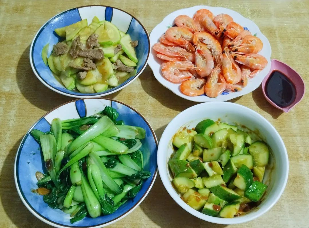 Một ngày trong cuộc sống của người đàn ông 36 tuổi có tỷ lệ tiết kiệm hơn 80%: Không mua sắm tùy hứng, tự mang cơm đi làm và trồng rau để ăn- Ảnh 4. Một ngày trong cuộc sống của người đàn ông 36 tuổi có tỷ lệ tiết kiệm hơn 80%: Không mua sắm tùy hứng, tự mang cơm đi làm và trồng rau để ăn- Ảnh 4.