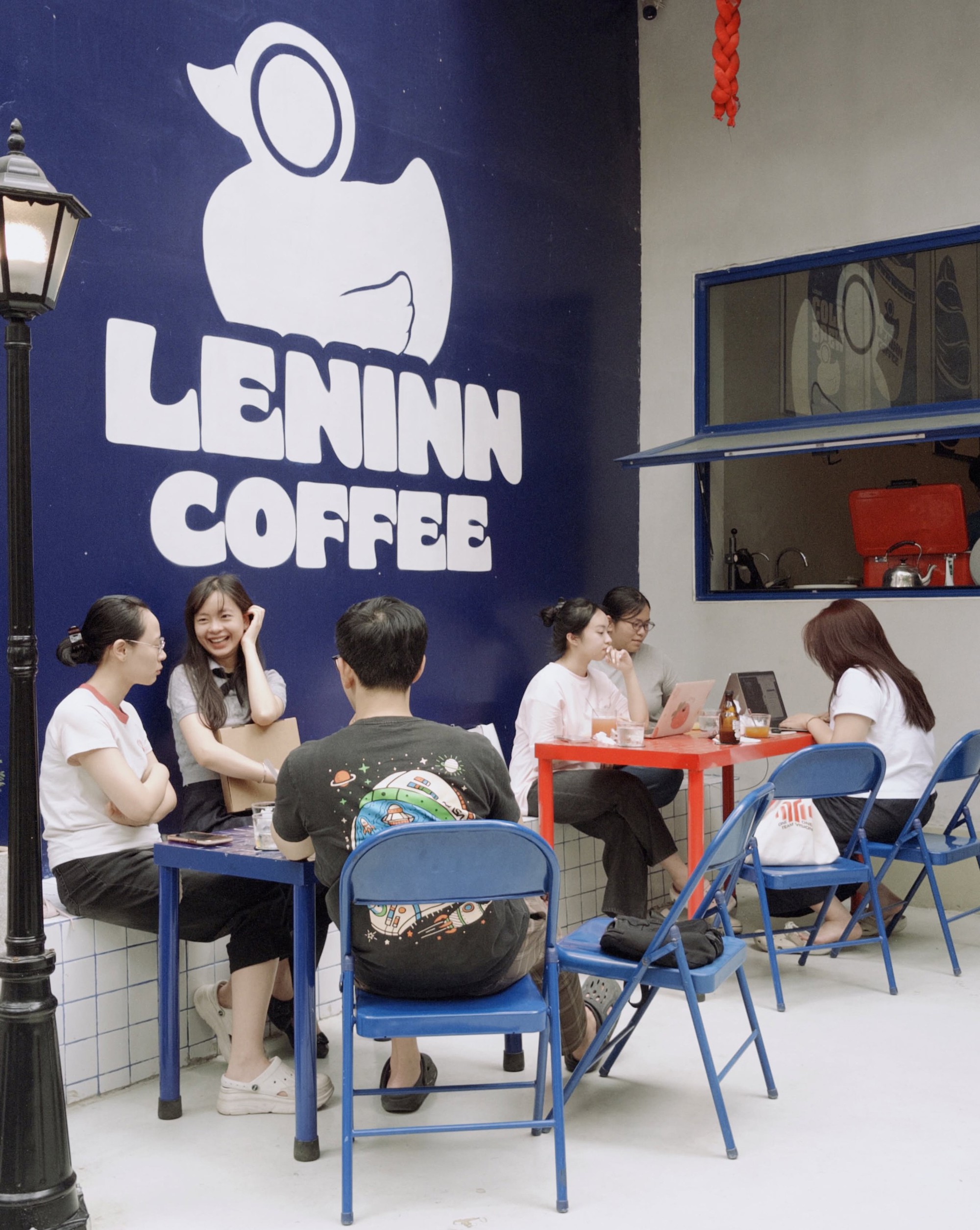 Ồn ào thương hiệu - Vì sao Thùy Minh bình thản từ bỏ Have A Sip, còn chủ Leninn Coffee thì không?- Ảnh 4. Ồn ào thương hiệu - Vì sao Thùy Minh bình thản từ bỏ Have A Sip, còn chủ Leninn Coffee thì không?- Ảnh 4.