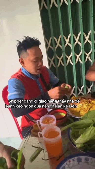 Thợ xây được đãi mâm cua, shipper quen được gọi vô ăn cơm: Một kiểu hiếu khách rất miền Tây khiến dân mạng thích thú - Ảnh 3. Thợ xây được đãi mâm cua, shipper quen được gọi vô ăn cơm: Một kiểu hiếu khách rất miền Tây khiến dân mạng thích thú - Ảnh 3.