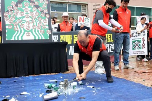 Chưa từng có tiền lệ: Starbucks đóng cửa hơn 2.000 cửa hàng tại Hàn Quốc để đào tạo lịch sử sau bê bối truyền thông - Ảnh 1. Chưa từng có tiền lệ: Starbucks đóng cửa hơn 2.000 cửa hàng tại Hàn Quốc để đào tạo lịch sử sau bê bối truyền thông - Ảnh 1.