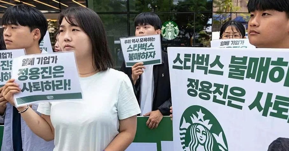 Chưa từng có tiền lệ: Starbucks đóng cửa hơn 2.000 cửa hàng tại Hàn Quốc để đào tạo lịch sử sau bê bối truyền thông - Ảnh 4. Chưa từng có tiền lệ: Starbucks đóng cửa hơn 2.000 cửa hàng tại Hàn Quốc để đào tạo lịch sử sau bê bối truyền thông - Ảnh 4.