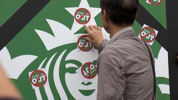 Chưa từng có tiền lệ: Starbucks đóng cửa hơn 2.000 cửa hàng tại Hàn Quốc để đào tạo lịch sử sau bê bối truyền thông - Ảnh 3. Chưa từng có tiền lệ: Starbucks đóng cửa hơn 2.000 cửa hàng tại Hàn Quốc để đào tạo lịch sử sau bê bối truyền thông - Ảnh 3.