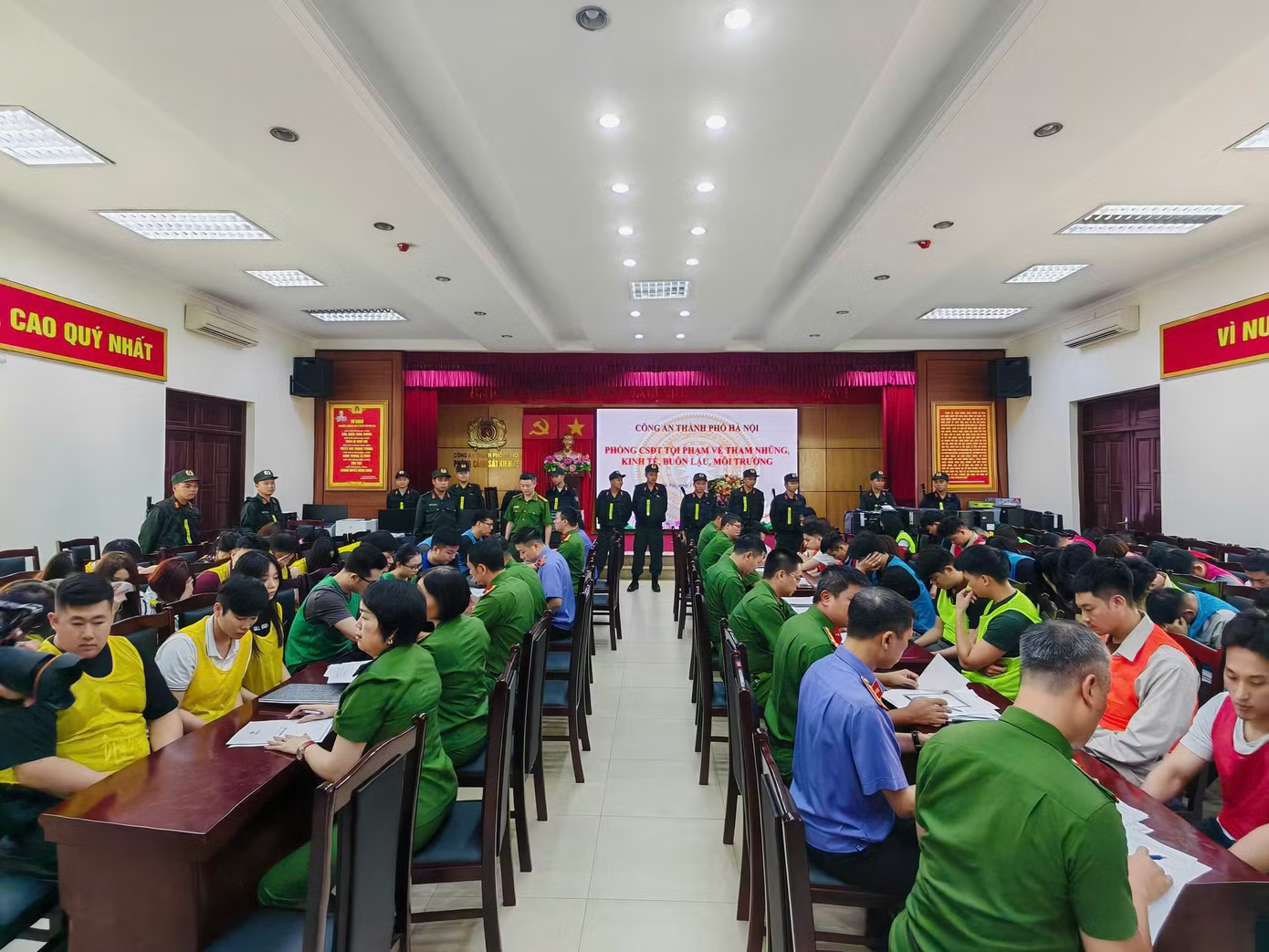 Vụ hợp đồng kỳ nghỉ: Luật sư cho biết người dân có cơ hội lấy lại tiền, nhưng cần làm ngay việc này- Ảnh 1. Vụ hợp đồng kỳ nghỉ: Luật sư cho biết người dân có cơ hội lấy lại tiền, nhưng cần làm ngay việc này- Ảnh 1.