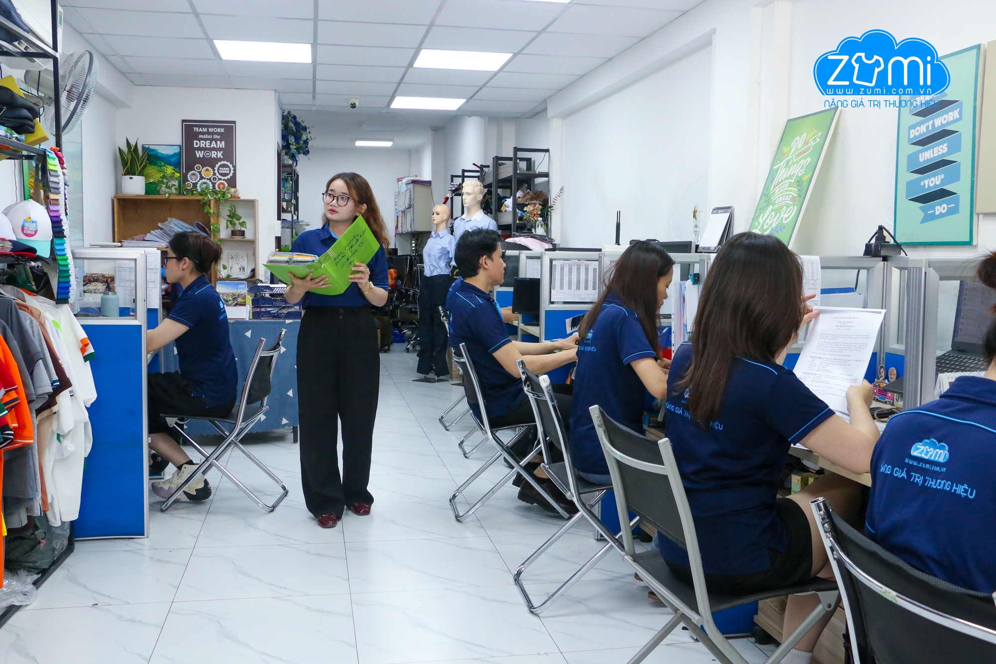 Đồng phục Zumi mở rộng quy mô sau hơn một thập kỷ phát triển - Ảnh 3. Đồng phục Zumi mở rộng quy mô sau hơn một thập kỷ phát triển - Ảnh 3.