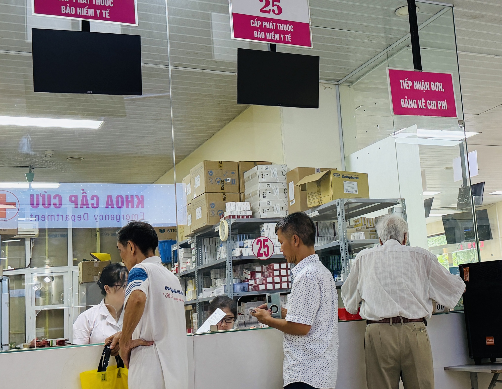 Từ 1-7, khám trái tuyến ở nhiều bệnh viện trung ương được BHYT trả 50% - Ảnh 1.