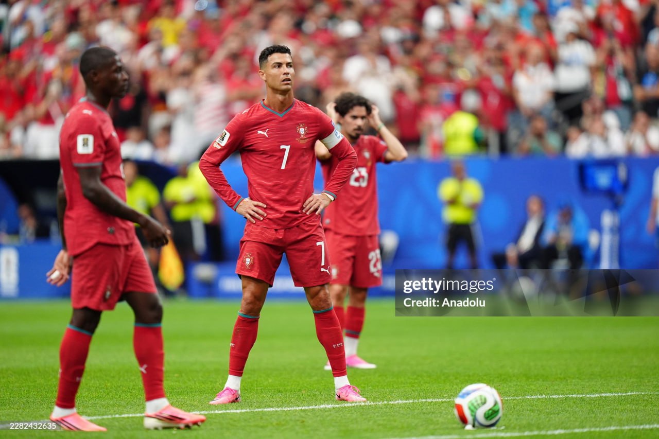 IQ vô cực! Cả thế giới bị Ronaldo lừa! - Ảnh 2.