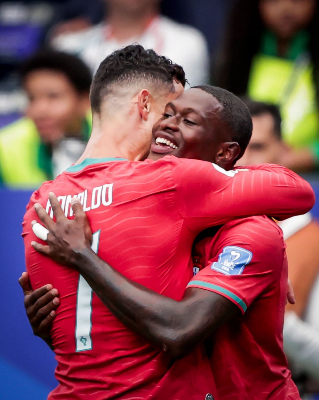 IQ vô cực! Cả thế giới bị Ronaldo lừa! - Ảnh 9.