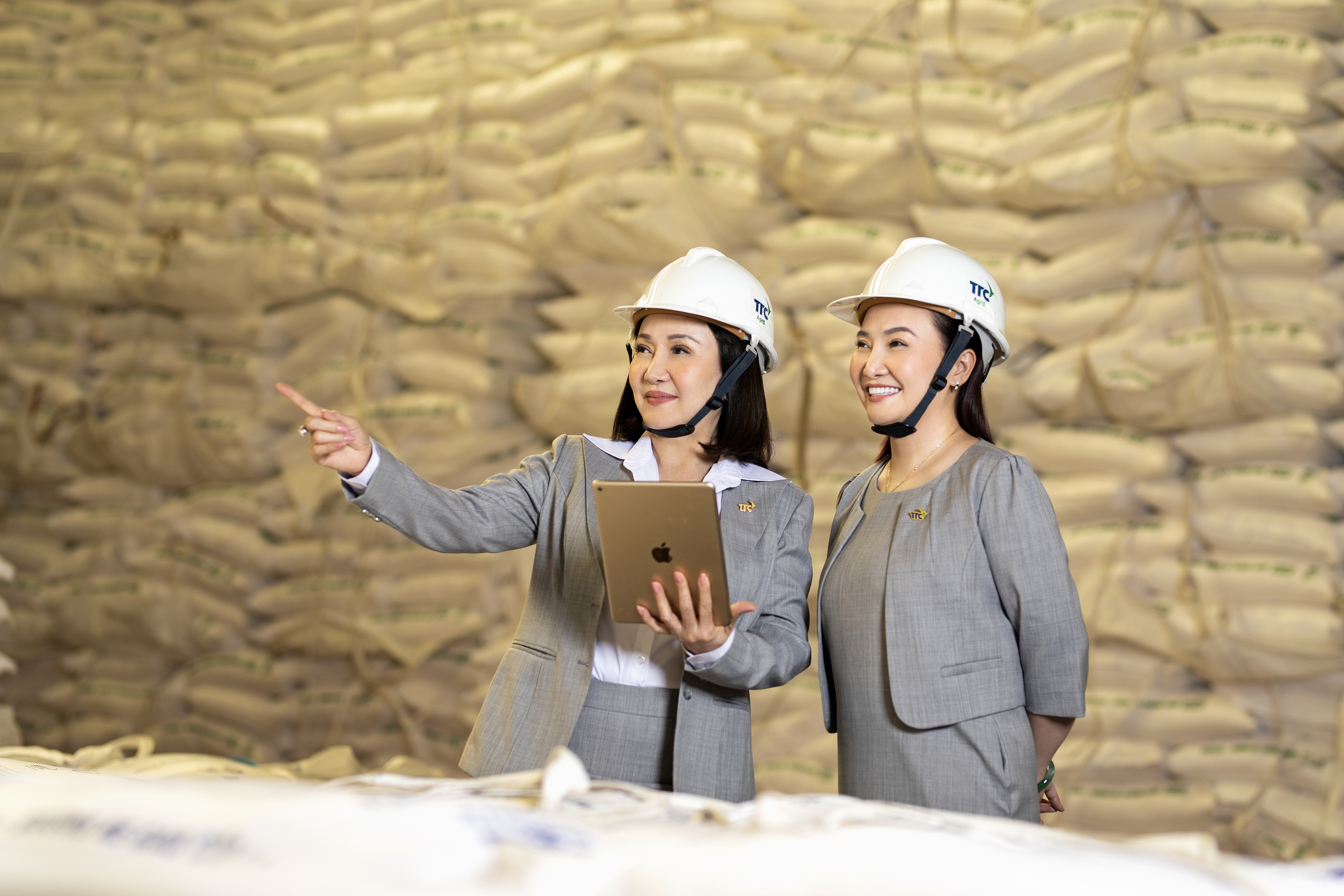 Bà Huỳnh Bích Ngọc và Đặng Huỳnh Ức My