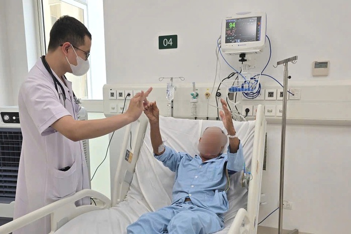 Hai bệnh nhân đột quỵ thoát nguy kịch nhờ đến viện kịp thời - Ảnh 1.