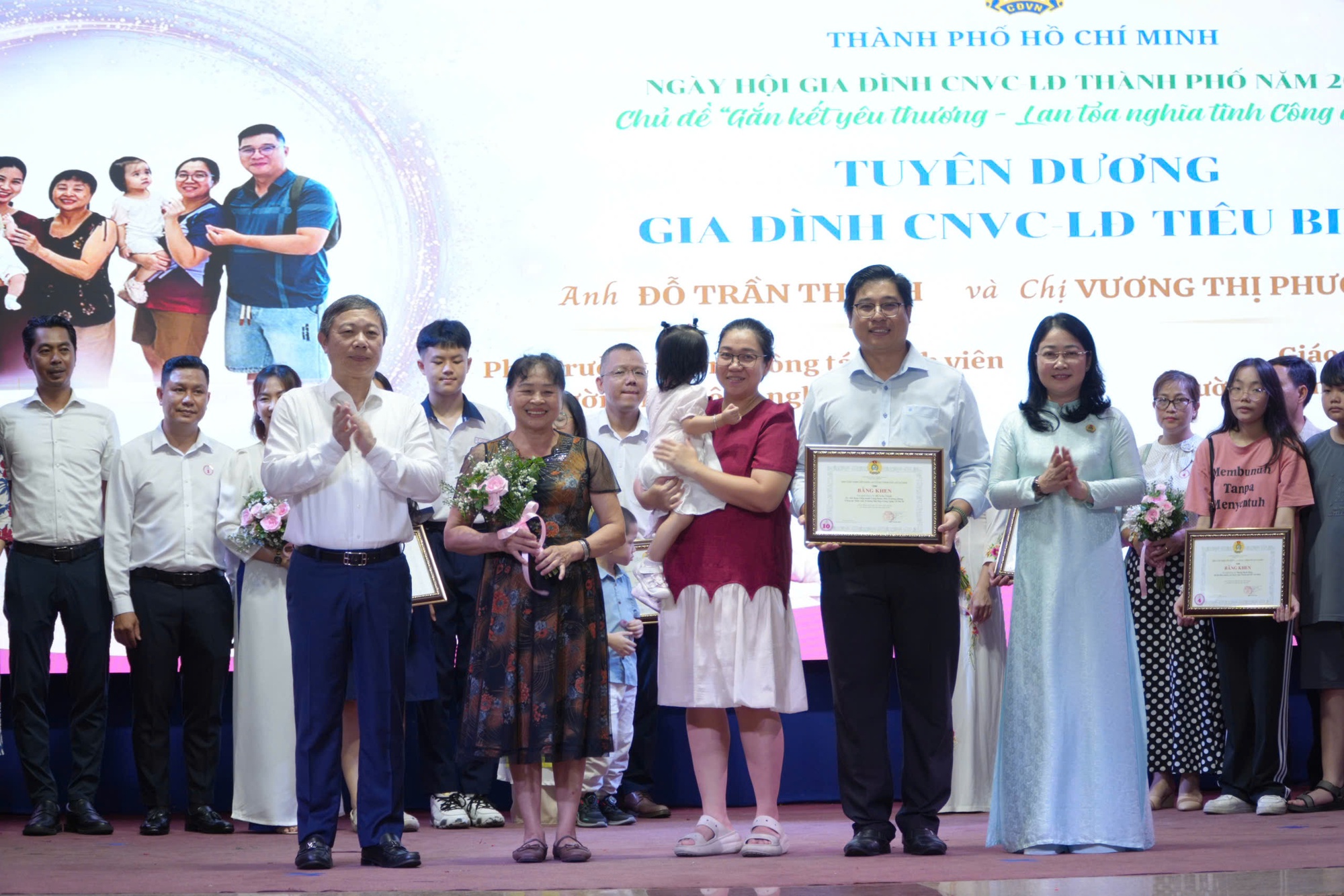 77 gia đình tiêu biểu được tuyên dương tại Ngày hội Gia đình công nhân, viên chức, lao động - Ảnh 6.
