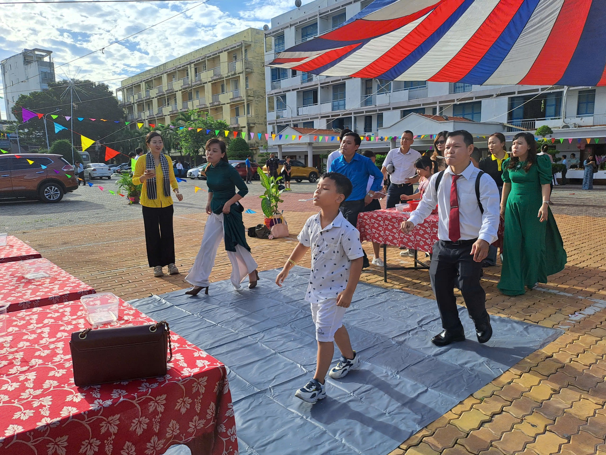 77 gia đình tiêu biểu được tuyên dương tại Ngày hội Gia đình công nhân, viên chức, lao động - Ảnh 5.