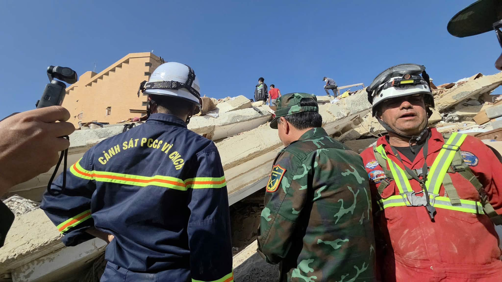 Những hình ảnh đầu tiên của đoàn cứu nạn Việt Nam tại Venezuela: Hành trình hơn 22 giờ xuyên nửa vòng Trái Đất đến tâm chấn động đất - Ảnh 3.