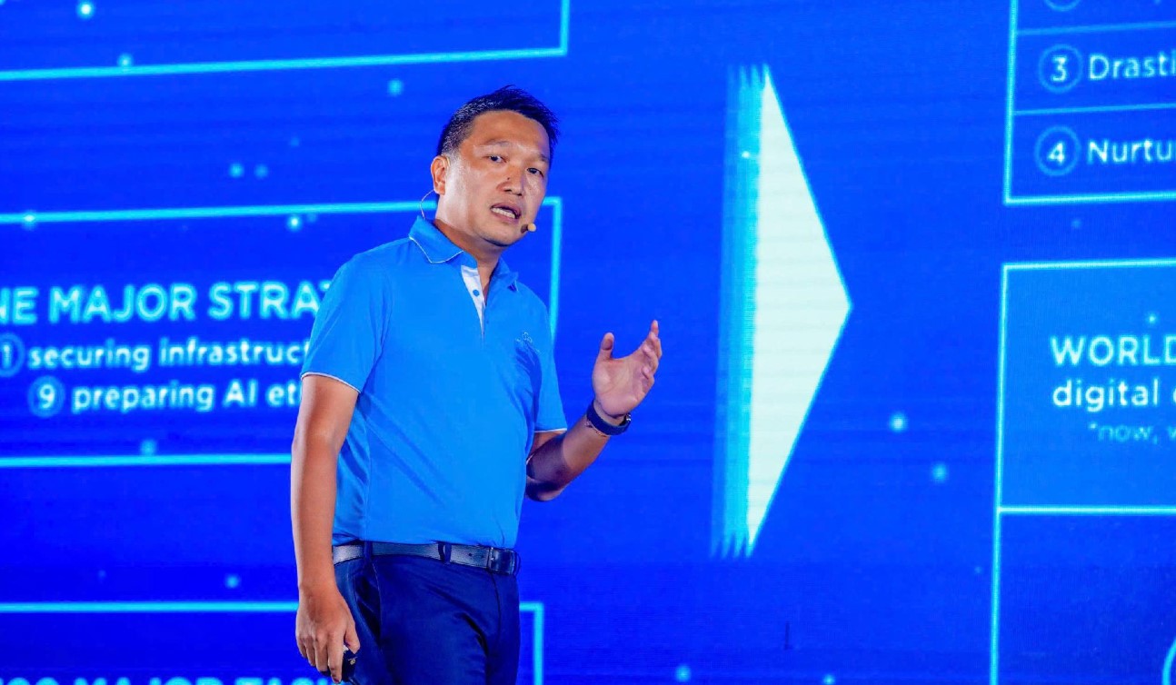 CMC bổ nhiệm CEO 8x: Tốt nghiệp Thạc sĩ Viễn thông tại Pháp và Thạc sĩ Kinh doanh tại Thái Lan - Ảnh 1.