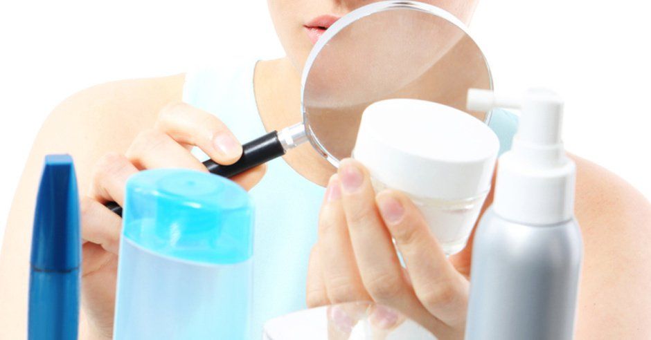 Khi người mua bắt đầu đọc bảng thành phần nhiều hơn: Cuộc chơi mới của ngành mỹ phẩm? - Ảnh 1. Khi người mua bắt đầu đọc bảng thành phần nhiều hơn: Cuộc chơi mới của ngành mỹ phẩm? - Ảnh 1.