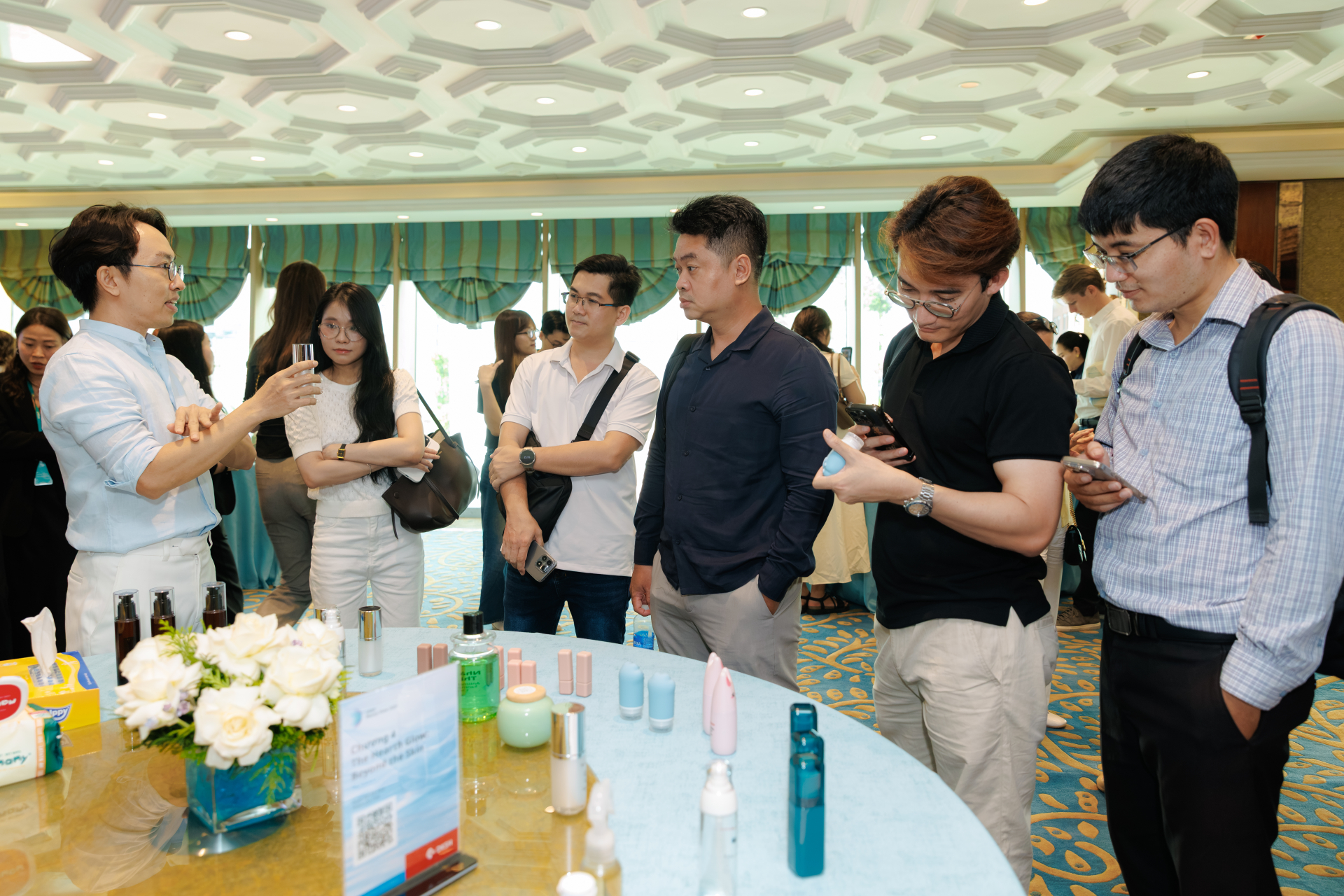 Khi người mua bắt đầu đọc bảng thành phần nhiều hơn: Cuộc chơi mới của ngành mỹ phẩm? - Ảnh 3. Khi người mua bắt đầu đọc bảng thành phần nhiều hơn: Cuộc chơi mới của ngành mỹ phẩm? - Ảnh 3.
