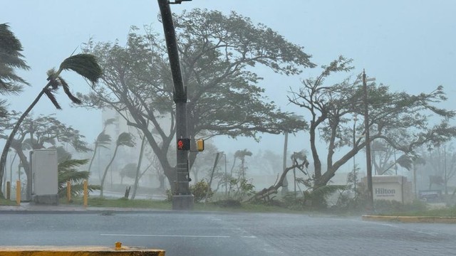 Ảnh hiếm siêu bão Ba Vì từ vũ trụ: Mắt bão khổng lồ hiện rõ như 
