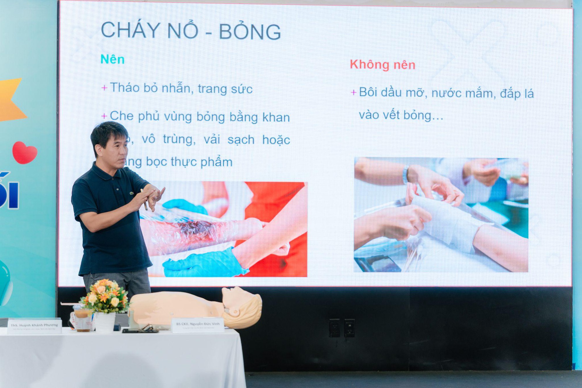 Bệnh viện Bạch Mai đào tạo sơ cấp cứu cho hàng ngàn dược sĩ Long Châu - Ảnh 2. Bệnh viện Bạch Mai đào tạo sơ cấp cứu cho hàng ngàn dược sĩ Long Châu - Ảnh 2.