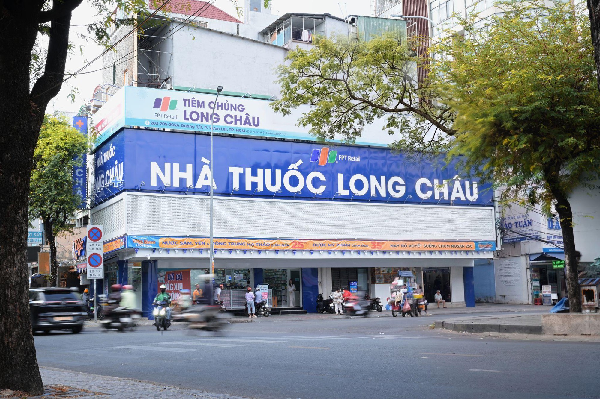 Bệnh viện Bạch Mai đào tạo sơ cấp cứu cho hàng ngàn dược sĩ Long Châu - Ảnh 7. Bệnh viện Bạch Mai đào tạo sơ cấp cứu cho hàng ngàn dược sĩ Long Châu - Ảnh 7.