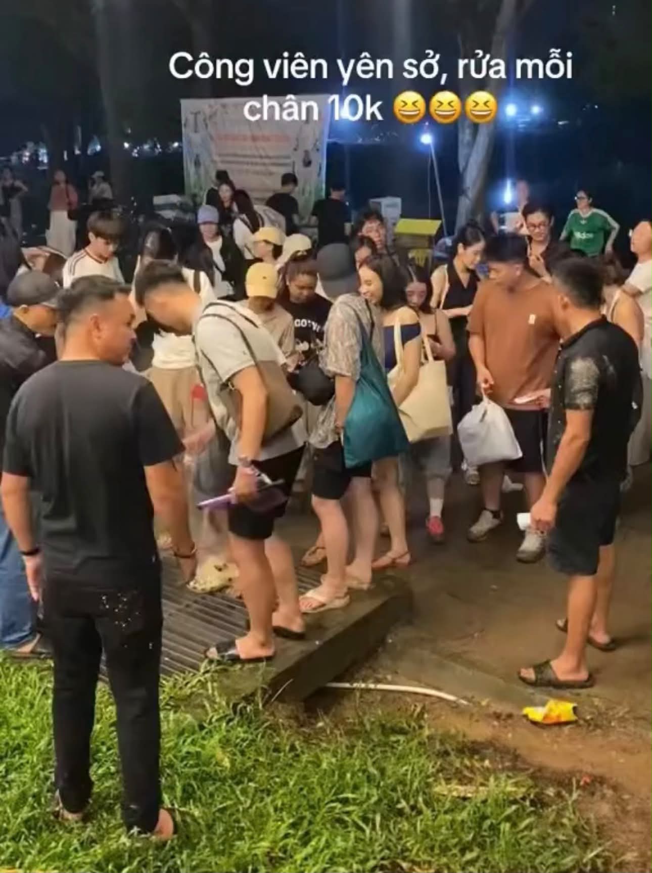 Xin lỗi như không xin lỗi, BTC Những thành phố mơ màng càng nói càng làm khán giả muốn… ‘phát điên’ - Ảnh 8. Xin lỗi như không xin lỗi, BTC Những thành phố mơ màng càng nói càng làm khán giả muốn… ‘phát điên’ - Ảnh 8.