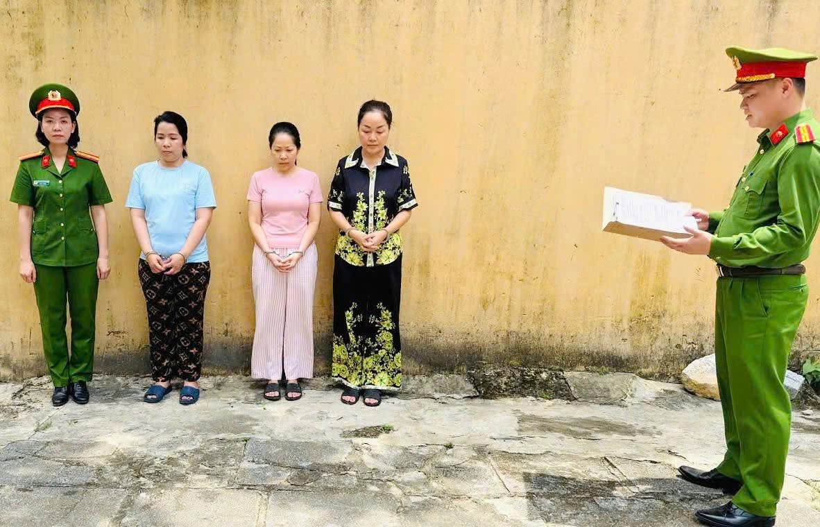 Phát ngôn đáng chú ý của bà chủ Ngọc Châu Âu trước khi bị khởi tố, từng khuyên khách nên mua kim cương có '2 giấy kiểm định' - Ảnh 3. Phát ngôn đáng chú ý của bà chủ Ngọc Châu Âu trước khi bị khởi tố, từng khuyên khách nên mua kim cương có '2 giấy kiểm định' - Ảnh 3.