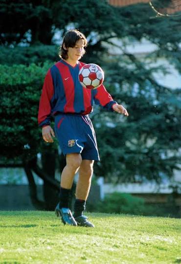 Barcelona từng chi 900 USD/tháng để cứu sự nghiệp Lionel Messi - Ảnh 3. Barcelona từng chi 900 USD/tháng để cứu sự nghiệp Lionel Messi - Ảnh 3.
