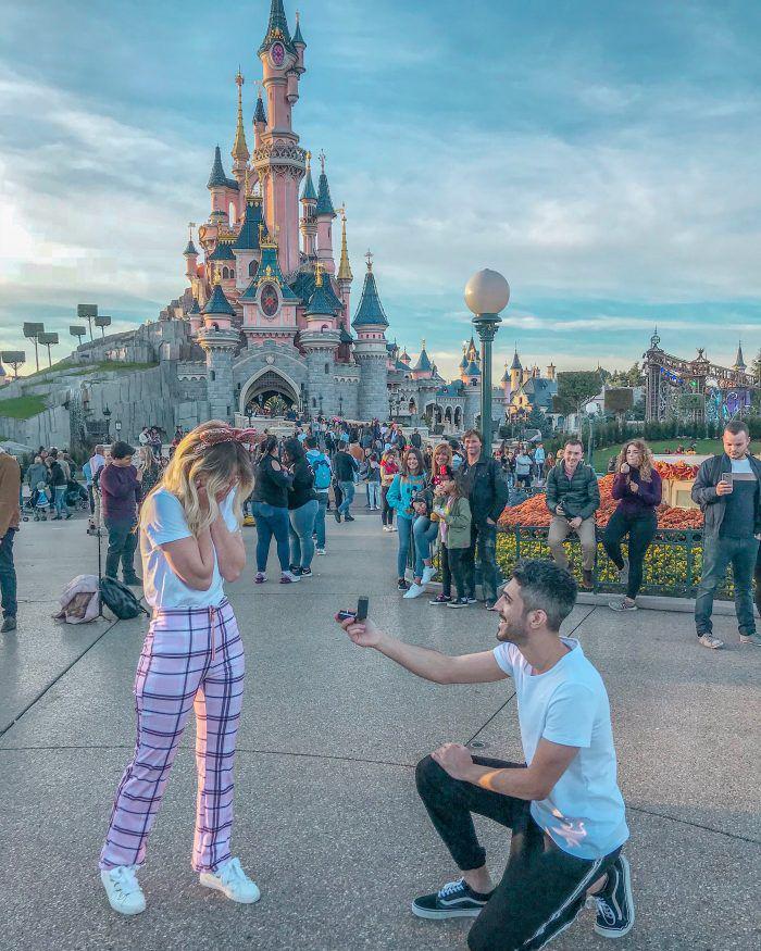 Màn cầu hôn trong mơ ở Disneyland Paris biến thành ‘ác mộng’ chỉ vì 21 giây: Disney phải lên tiếng xin lỗi - Ảnh 5. Màn cầu hôn trong mơ ở Disneyland Paris biến thành ‘ác mộng’ chỉ vì 21 giây: Disney phải lên tiếng xin lỗi - Ảnh 5.