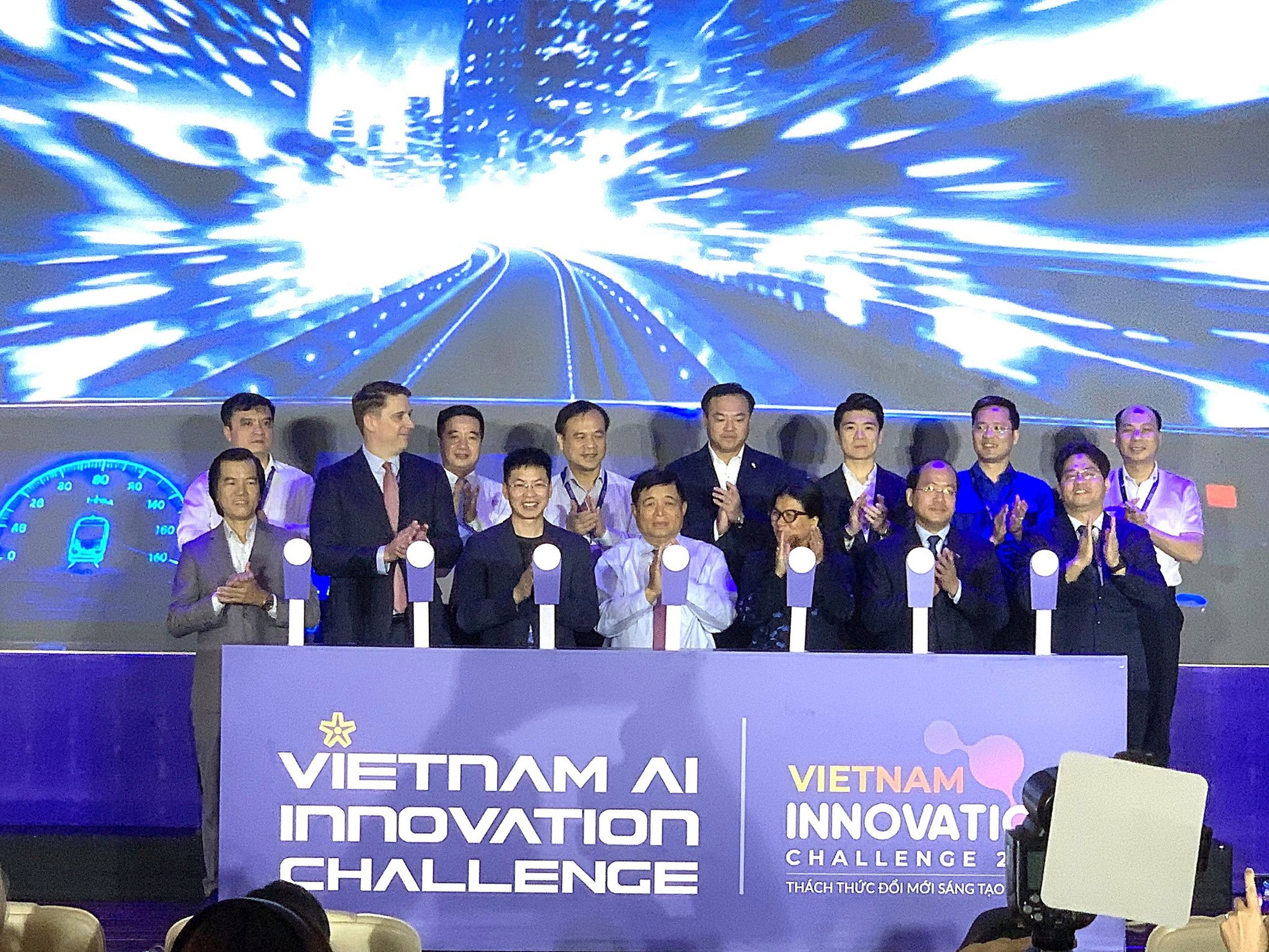 70 - 90 % Code do AI viết: Cuộc cách mạng công nghệ trong kỷ nguyên Đổi mới 2026 - Ảnh 3.