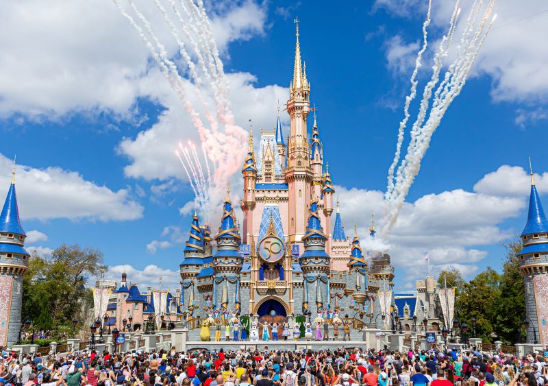 Màn cầu hôn trong mơ ở Disneyland Paris biến thành ‘ác mộng’ chỉ vì 21 giây: Disney phải lên tiếng xin lỗi - Ảnh 3. Màn cầu hôn trong mơ ở Disneyland Paris biến thành ‘ác mộng’ chỉ vì 21 giây: Disney phải lên tiếng xin lỗi - Ảnh 3.