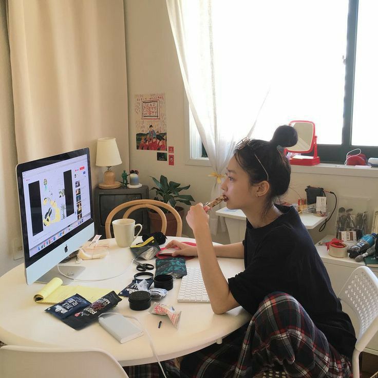 Làm freelancer quá cô đơn: Ước được lên công ty chạy deadlines, nói chuyện với đồng nghiệp - Ảnh 1.
