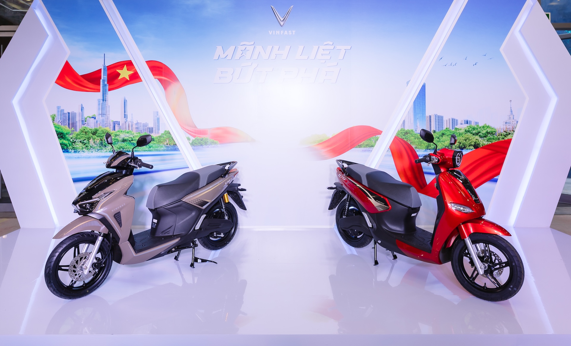 VinFast của tỷ phú Phạm Nhật Vượng ‘tung’ 2 mẫu xe máy điện mới, giá bán đắt nhất từ trước tới nay- Ảnh 1.