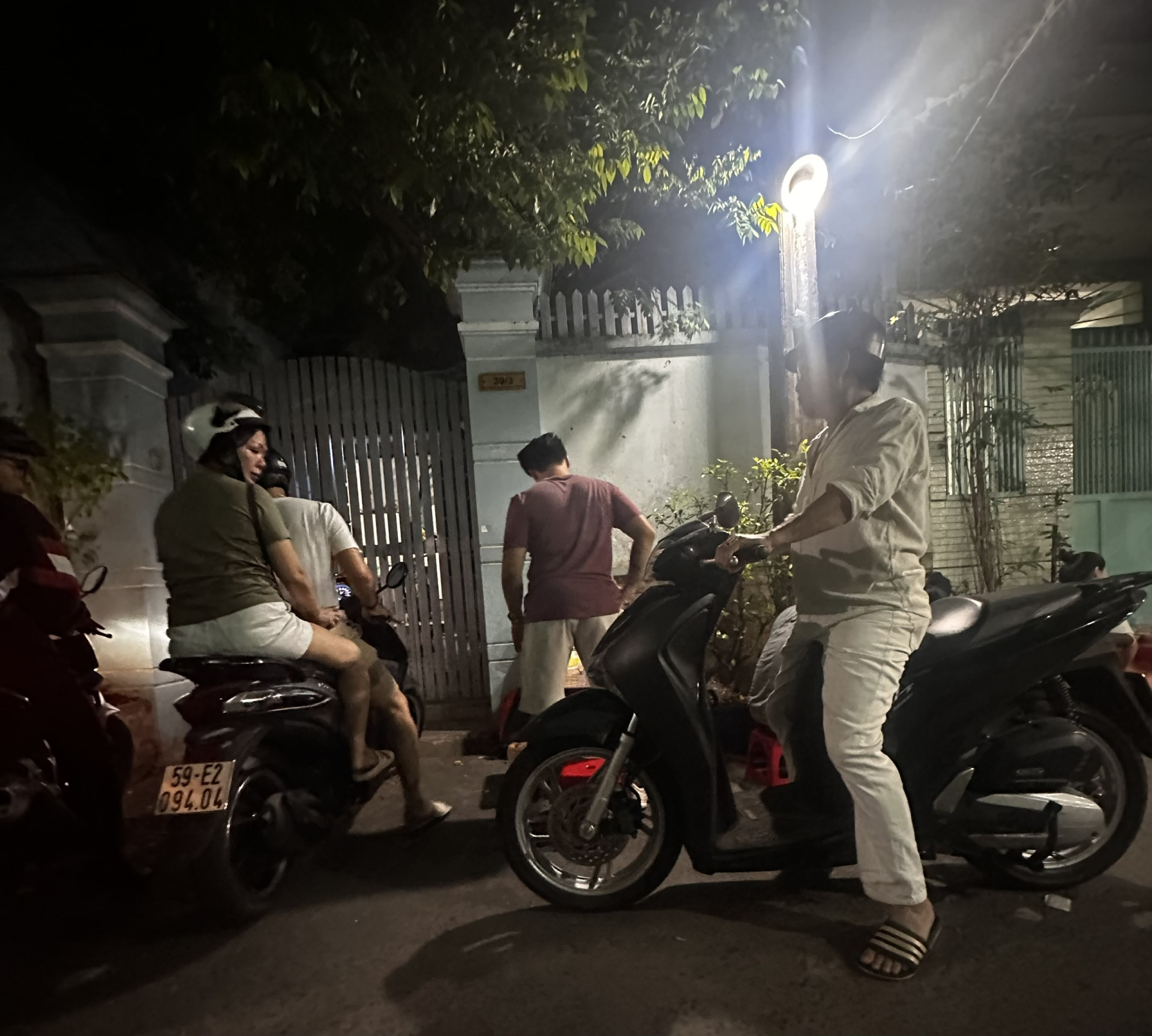 Quán cơm tấm núp hẻm từng ‘vỡ trận’ sau cơn sốc viral, tạm nghỉ một tuần tới ngày mở bán lại vẫn… đông như cũ - Ảnh 5. Quán cơm tấm núp hẻm từng ‘vỡ trận’ sau cơn sốc viral, tạm nghỉ một tuần tới ngày mở bán lại vẫn… đông như cũ - Ảnh 5.