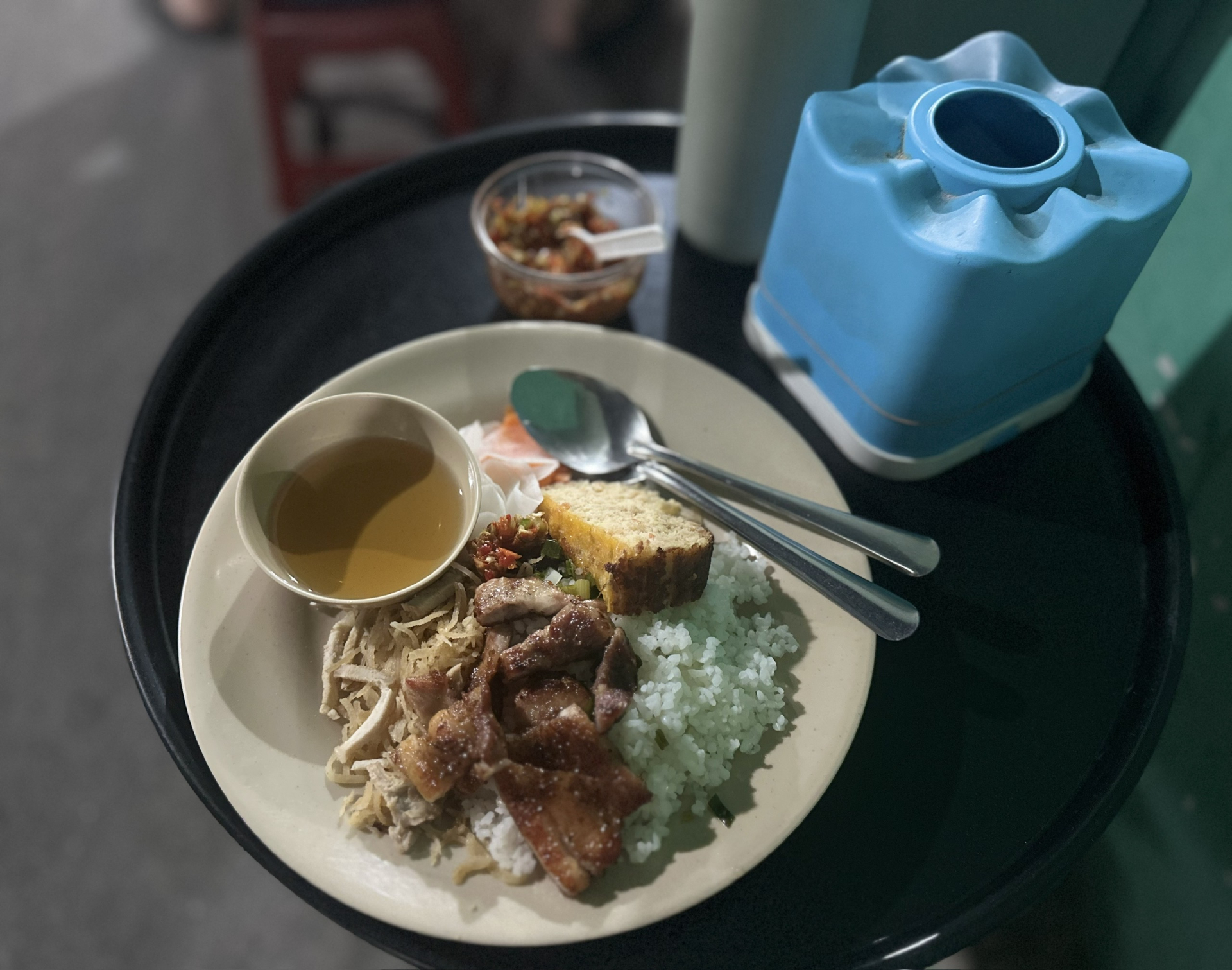Quán cơm tấm núp hẻm từng ‘vỡ trận’ sau cơn sốc viral, tạm nghỉ một tuần tới ngày mở bán lại vẫn… đông như cũ - Ảnh 6. Quán cơm tấm núp hẻm từng ‘vỡ trận’ sau cơn sốc viral, tạm nghỉ một tuần tới ngày mở bán lại vẫn… đông như cũ - Ảnh 6.