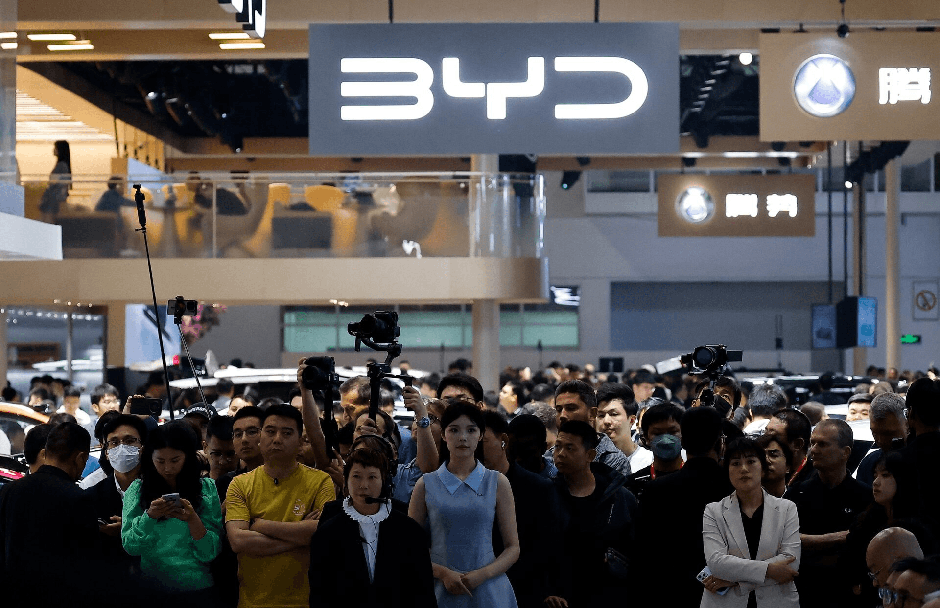 BYD ra mắt công nghệ sạc ô tô mới , xóa bỏ nỗi lo sạc pin trong 6 phút - Ảnh 2. BYD ra mắt công nghệ sạc ô tô mới , xóa bỏ nỗi lo sạc pin trong 6 phút - Ảnh 2.