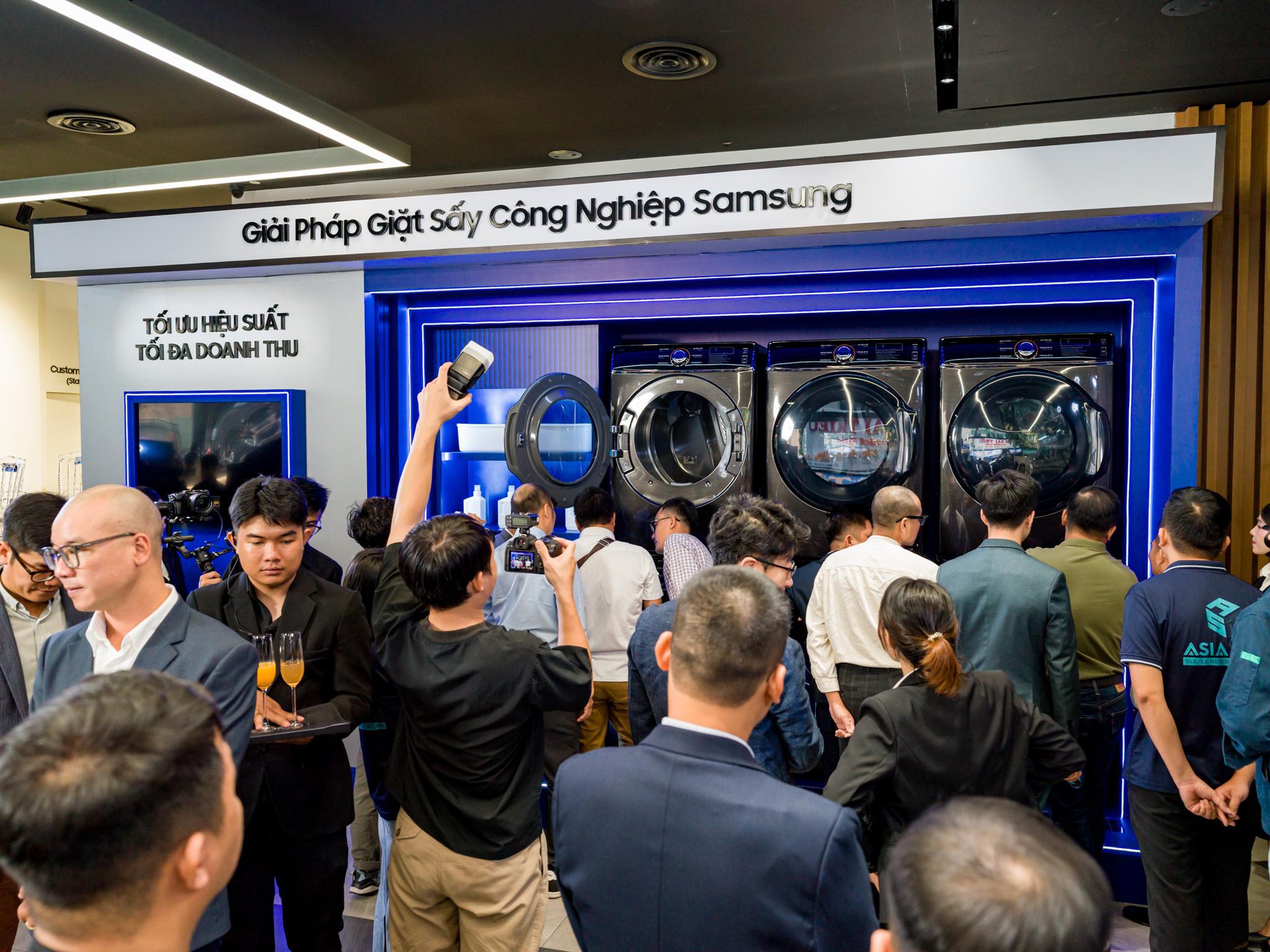 Samsung ra mắt máy giặt sấy thương mại, bước vào cuộc đua hiệu quả vận hành - Ảnh 12. Samsung ra mắt máy giặt sấy thương mại, bước vào cuộc đua hiệu quả vận hành - Ảnh 12.