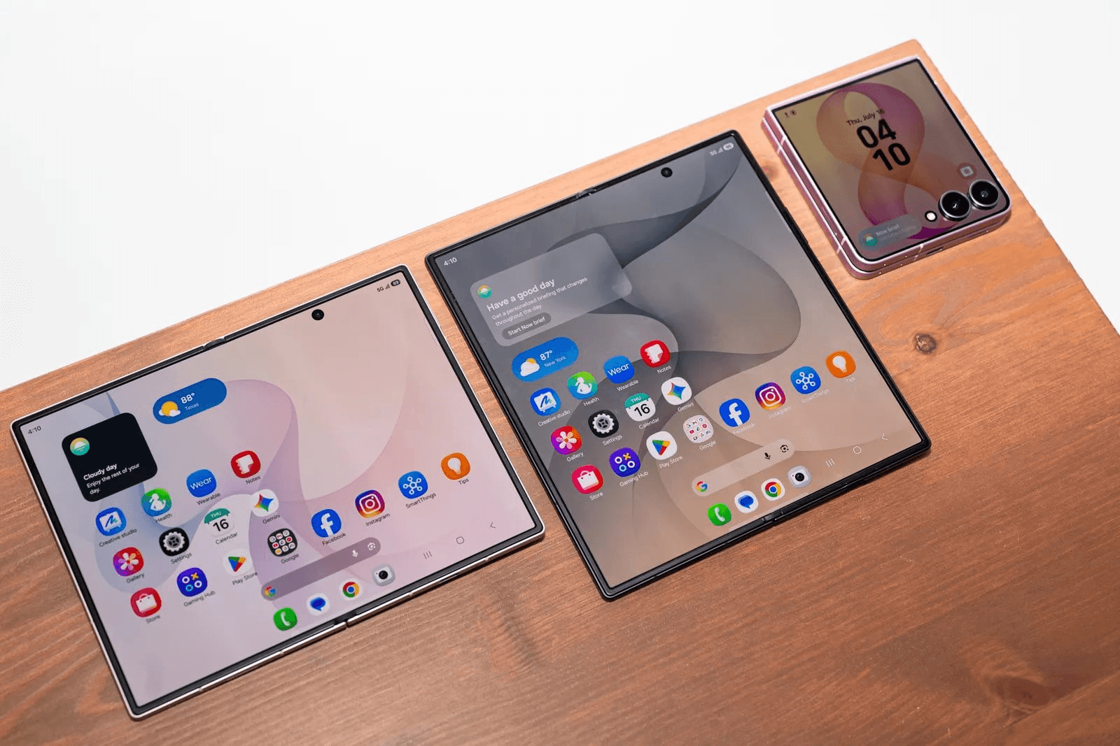 Samsung Galaxy Z Fold 8: Cuộc cách mạng màn hình gập trong năm 2026 - Ảnh 2. Samsung Galaxy Z Fold 8: Cuộc cách mạng màn hình gập trong năm 2026 - Ảnh 2.