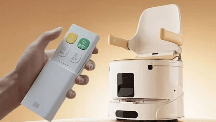 Robot bồn cầu Xiaoban tự hành gây sốc tại AID 2026 , hỗ trợ người già và khuyết tật - Ảnh 1.