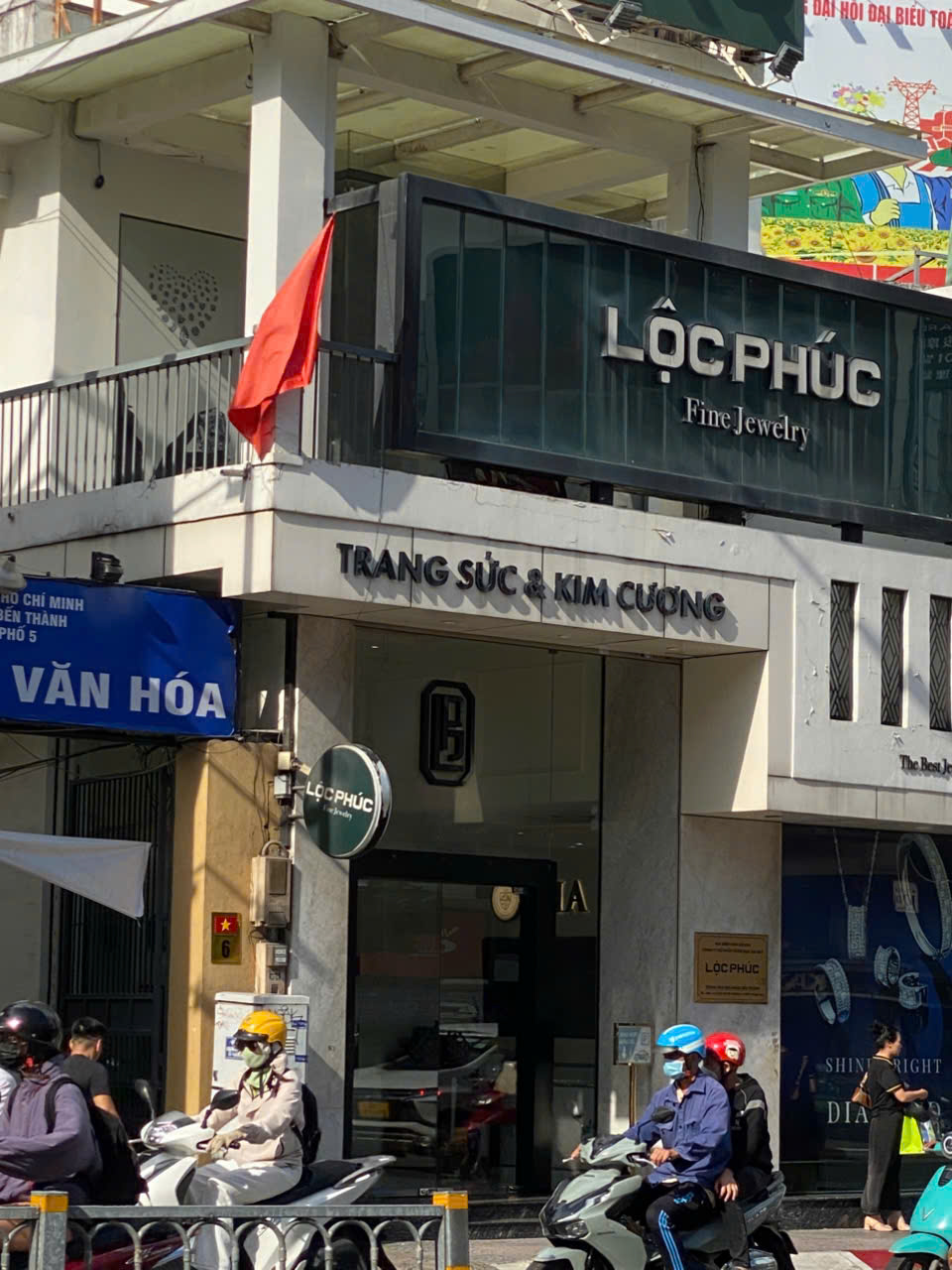 Đi tìm những tiệm kim cương còn mở cửa ở TP.HCM sau biến động lớn của thị trường - Ảnh 6.