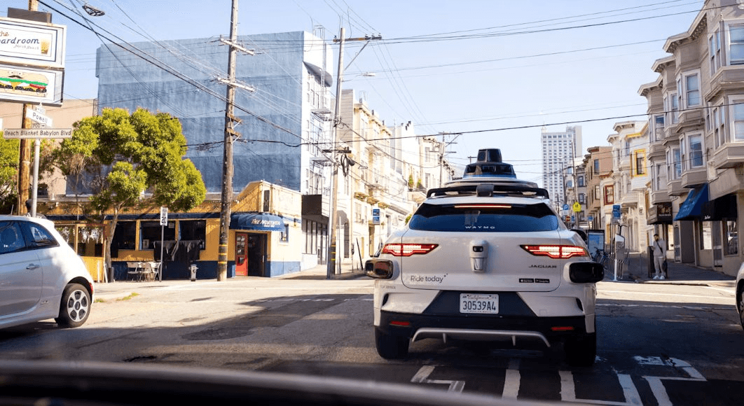 Uber và Waymo: Cuộc chiến công nghệ xe tự lái năm 2026 - Ảnh 3. Uber và Waymo: Cuộc chiến công nghệ xe tự lái năm 2026 - Ảnh 3.