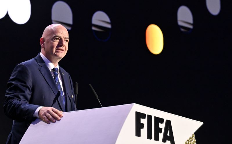 FIFA bán cổ phần World Cup 20 tỷ USD gây tranh cãi từ giới lập pháp và người hâm mộ - Ảnh 1.