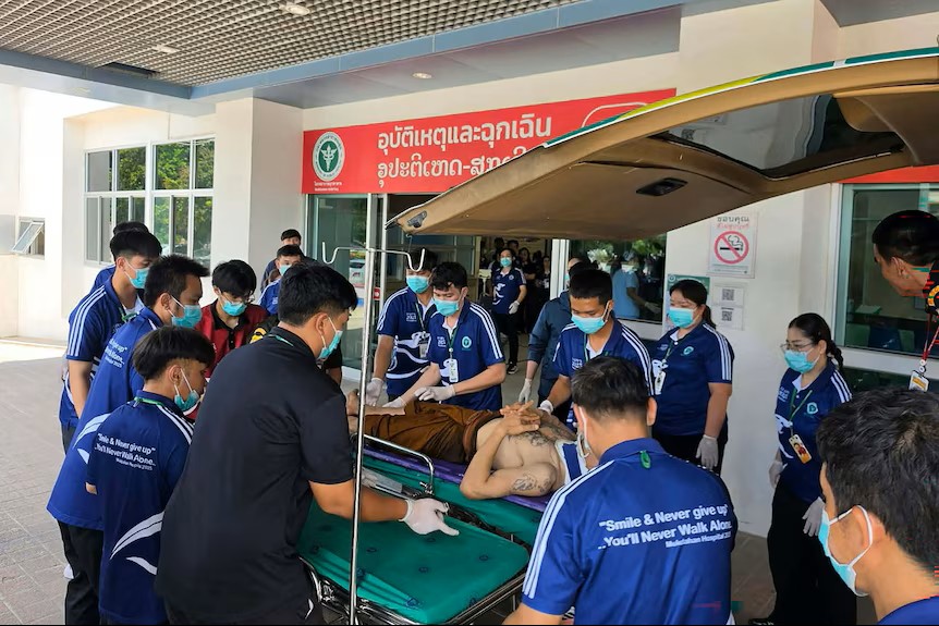 ‘Chiếc xe lao với tốc độ tối đa’: Nhà sư kể phút sinh tử trong vụ bé trai 11 tuổi lái xe tông đoàn hành hương ở Thái Lan - Ảnh 1. ‘Chiếc xe lao với tốc độ tối đa’: Nhà sư kể phút sinh tử trong vụ bé trai 11 tuổi lái xe tông đoàn hành hương ở Thái Lan - Ảnh 1.