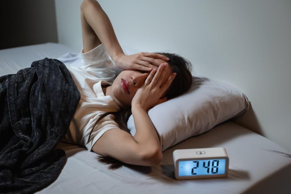 Cực hình mùa nắng nóng: Mất ngủ và sức khỏe do sóng nhiệt 2026 - Ảnh 5.