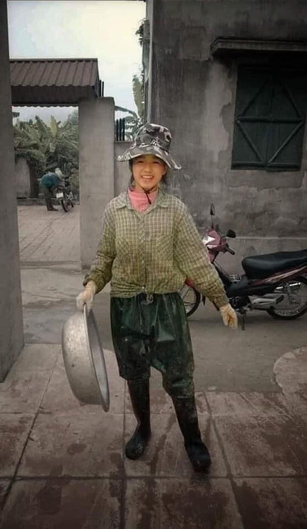 Hồi nhỏ ở quê chân lấm tay bùn, cô gái đổi đời nhờ đẹp và khéo: Giờ làm vợ Tổng giám đốc, hàng hiệu kín người- Ảnh 1.