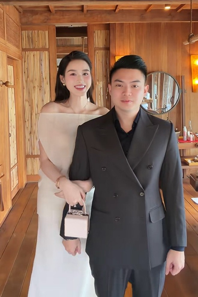 Hồi nhỏ ở quê chân lấm tay bùn, cô gái đổi đời nhờ đẹp và khéo: Giờ làm vợ Tổng giám đốc, hàng hiệu kín người- Ảnh 7.