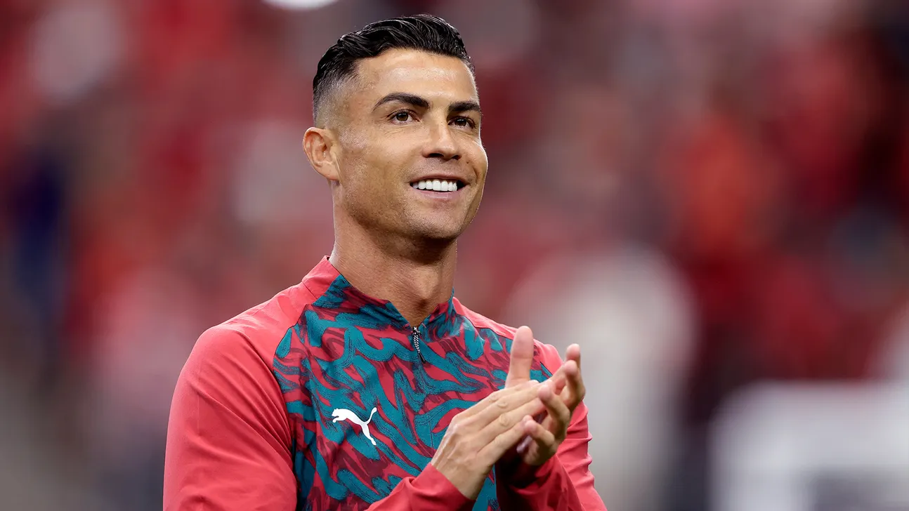 Ronaldo lấn sân showbiz vừa đóng phim, vừa chuẩn bị cưới Georgina: CR7 bước vào chương mới sau World Cup - Ảnh 8. Ronaldo lấn sân showbiz vừa đóng phim, vừa chuẩn bị cưới Georgina: CR7 bước vào chương mới sau World Cup - Ảnh 8.