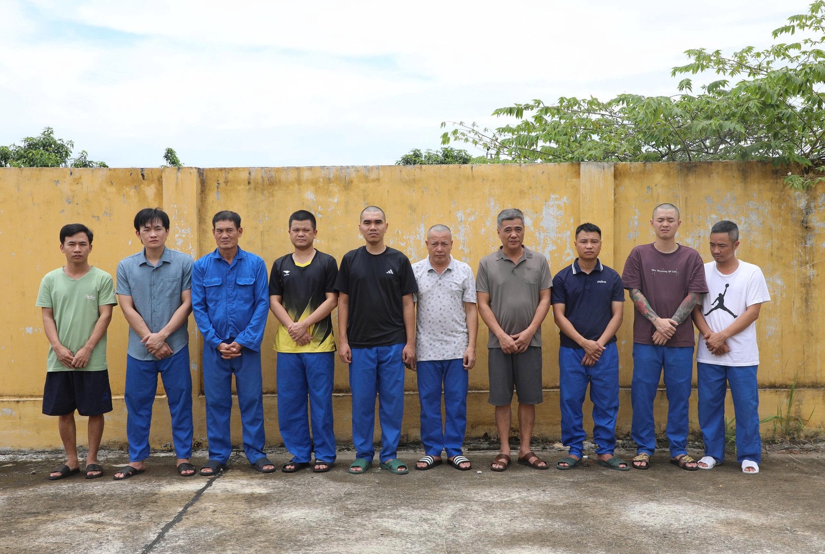 Công an điều tra số tiền giao dịch gần 11 tỷ đồng: 10 người bị bắt khẩn cấp - Ảnh 1.