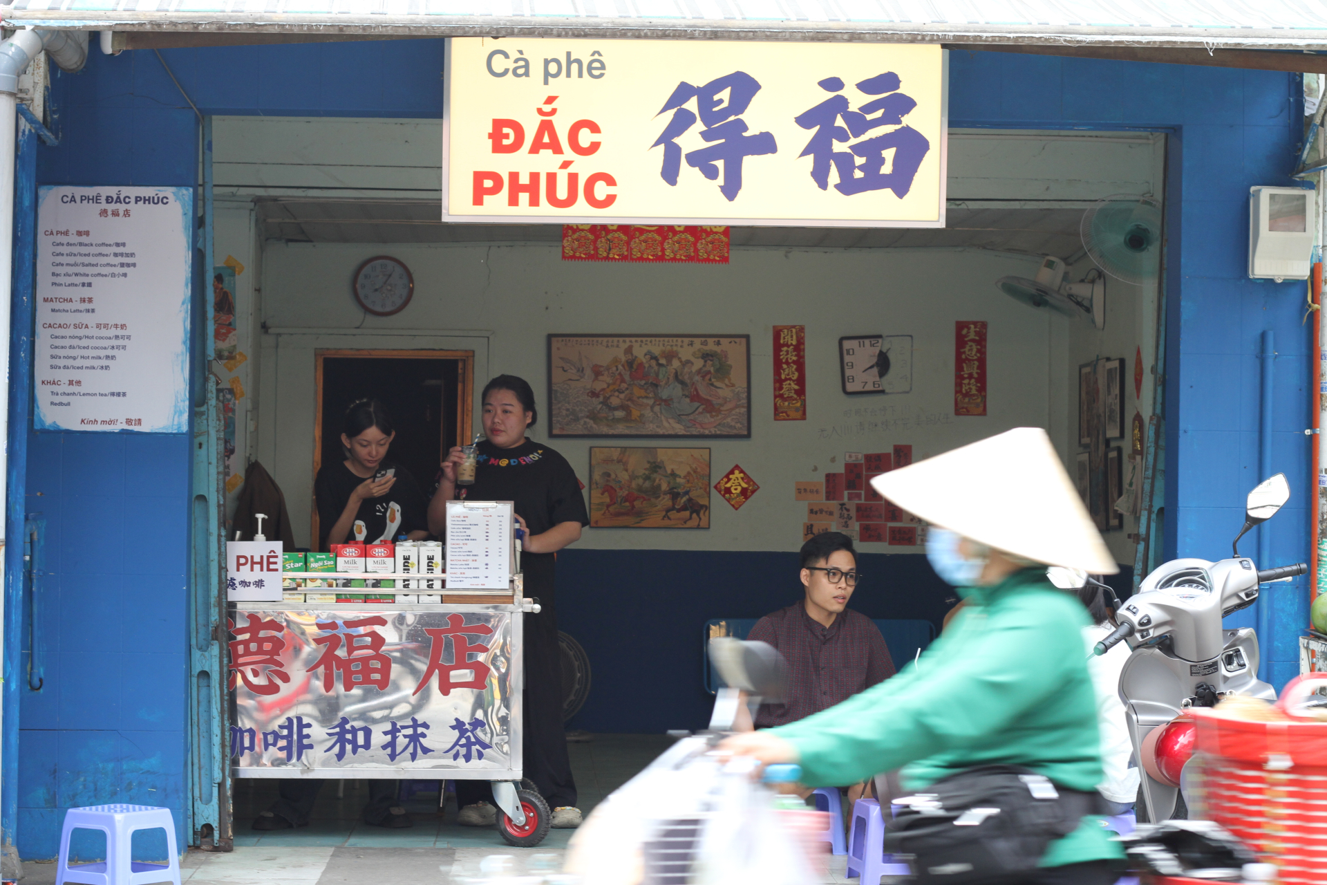 Quán cà phê ‘tu tiên’ từng đóng cửa vì quá đông khách: Phía sau cơn sốt cõi mạng là câu chuyện đời thường của một gia đình người Hoa - Ảnh 14. Quán cà phê ‘tu tiên’ từng đóng cửa vì quá đông khách: Phía sau cơn sốt cõi mạng là câu chuyện đời thường của một gia đình người Hoa - Ảnh 14.