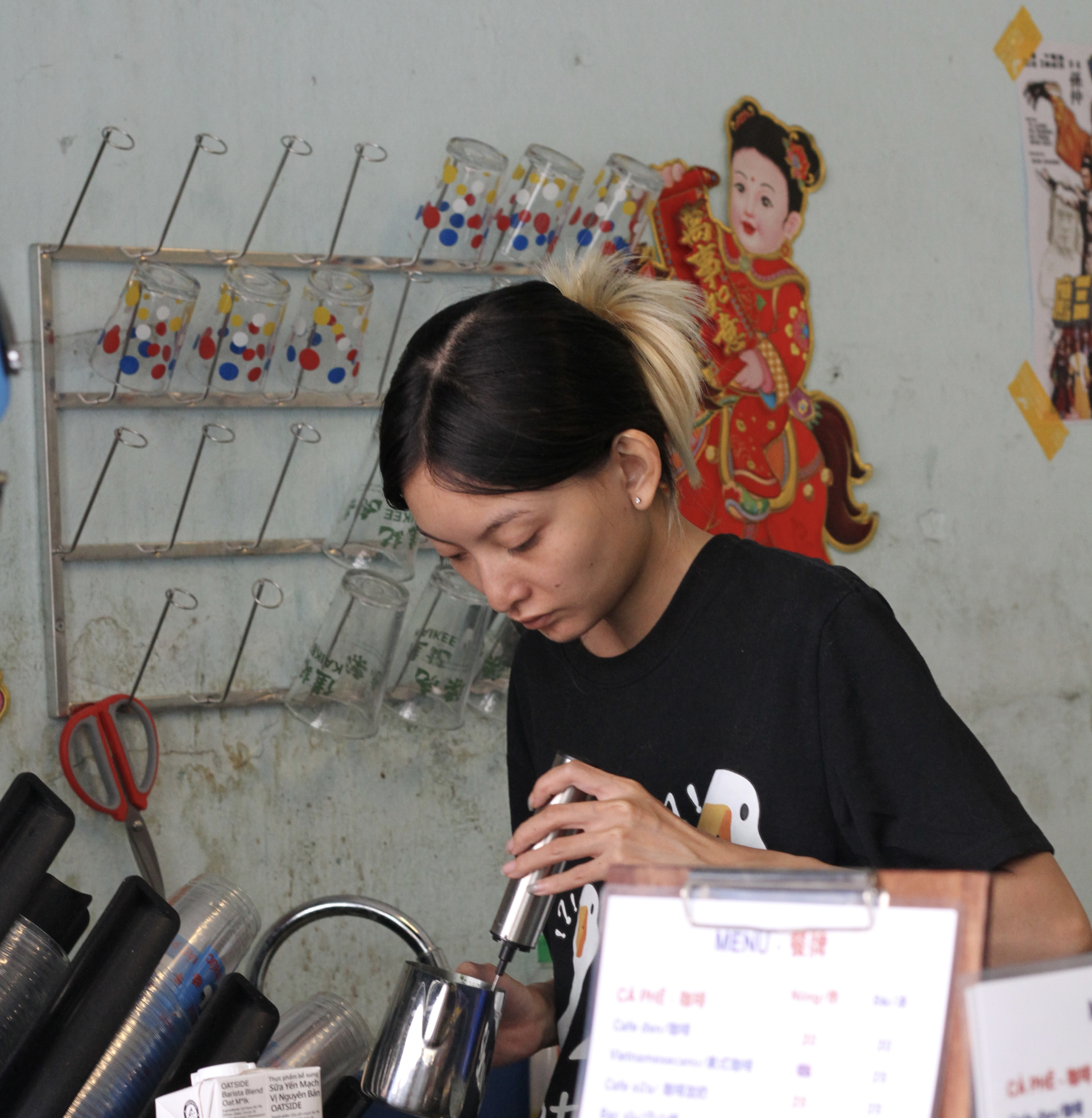 Quán cà phê ‘tu tiên’ từng đóng cửa vì quá đông khách: Phía sau cơn sốt cõi mạng là câu chuyện đời thường của một gia đình người Hoa - Ảnh 7. Quán cà phê ‘tu tiên’ từng đóng cửa vì quá đông khách: Phía sau cơn sốt cõi mạng là câu chuyện đời thường của một gia đình người Hoa - Ảnh 7.