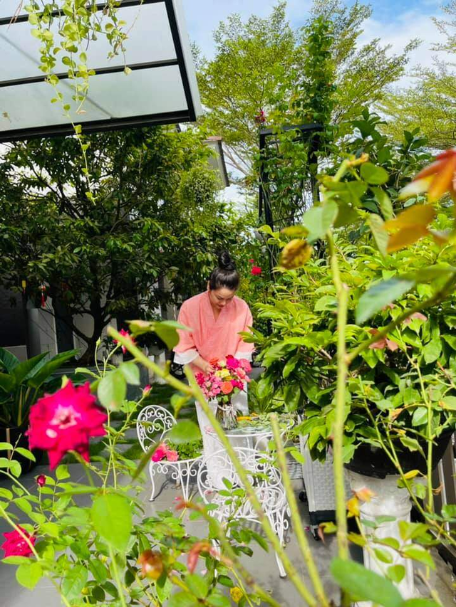 Nữ ca sĩ quê Thanh Hóa giàu "nứt đố đổ vách" nhờ bán cà phê, hit chưa chắc thuộc nhưng nhắc tên ai cũng biết- Ảnh 8.